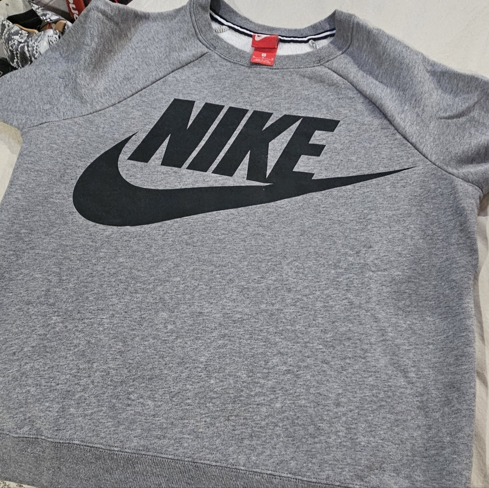 Nike sweatshirt Size Medium